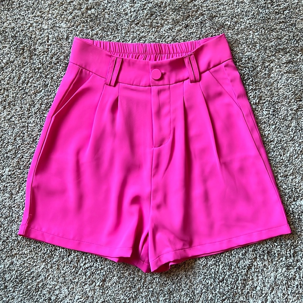 Fornia USA | High Waisted Pleated Shorts